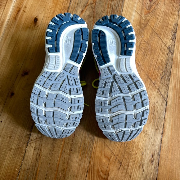 Women’s Brooks Ghost Size 9 - Picture 3 of 3